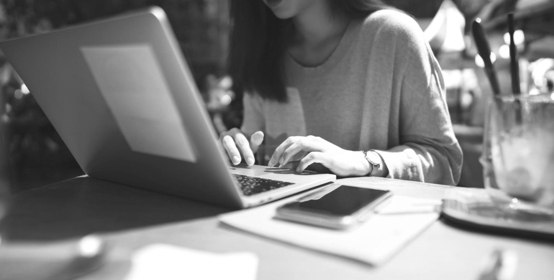 Analyse budgétaire détaillée avec graphiques et calculatrice